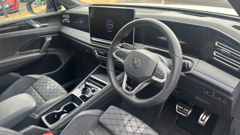 Volkswagen Tiguan 1.5 TSI 272 eHybrid R-Line 5dr DSG Estate - Image 11