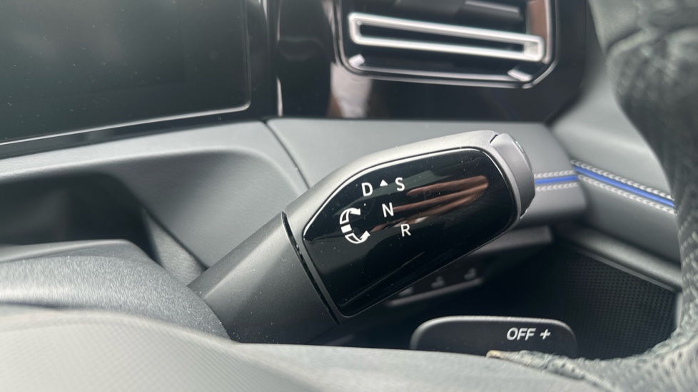 Volkswagen Tiguan 1.5 TSI 272 eHybrid R-Line 5dr DSG Estate - Image 13