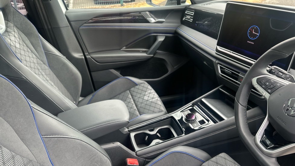 Volkswagen Tiguan 1.5 TSI 272 eHybrid R-Line 5dr DSG Estate - Image 14