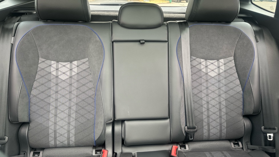Volkswagen Tiguan 1.5 TSI 272 eHybrid R-Line 5dr DSG Estate - Image 15