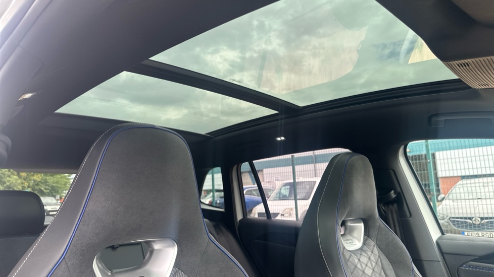 Volkswagen Tiguan 1.5 TSI 272 eHybrid R-Line 5dr DSG Estate - Image 23