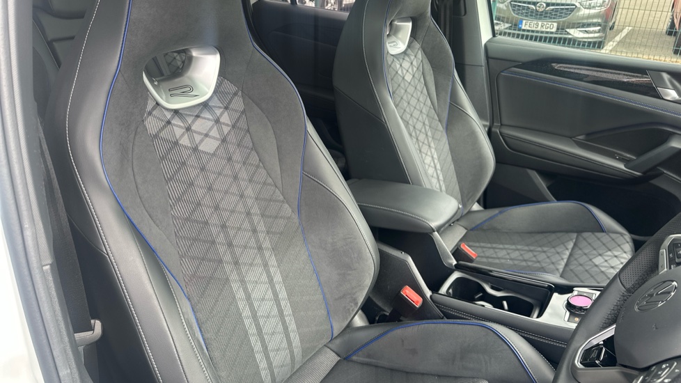 Volkswagen Tiguan 1.5 TSI 272 eHybrid R-Line 5dr DSG Estate - Image 24