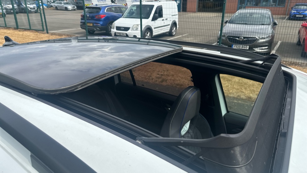 Volkswagen Tiguan 1.5 TSI 272 eHybrid R-Line 5dr DSG Estate - Image 25