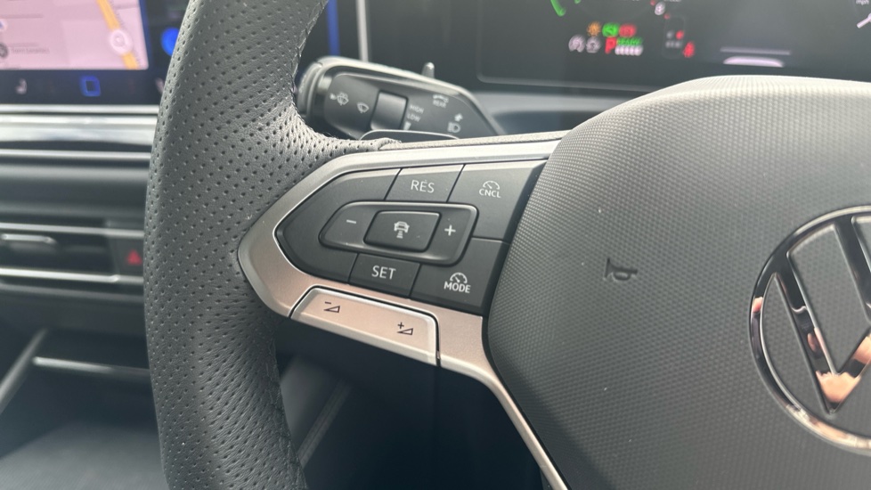 Volkswagen Tiguan 1.5 TSI 272 eHybrid R-Line 5dr DSG Estate - Image 30