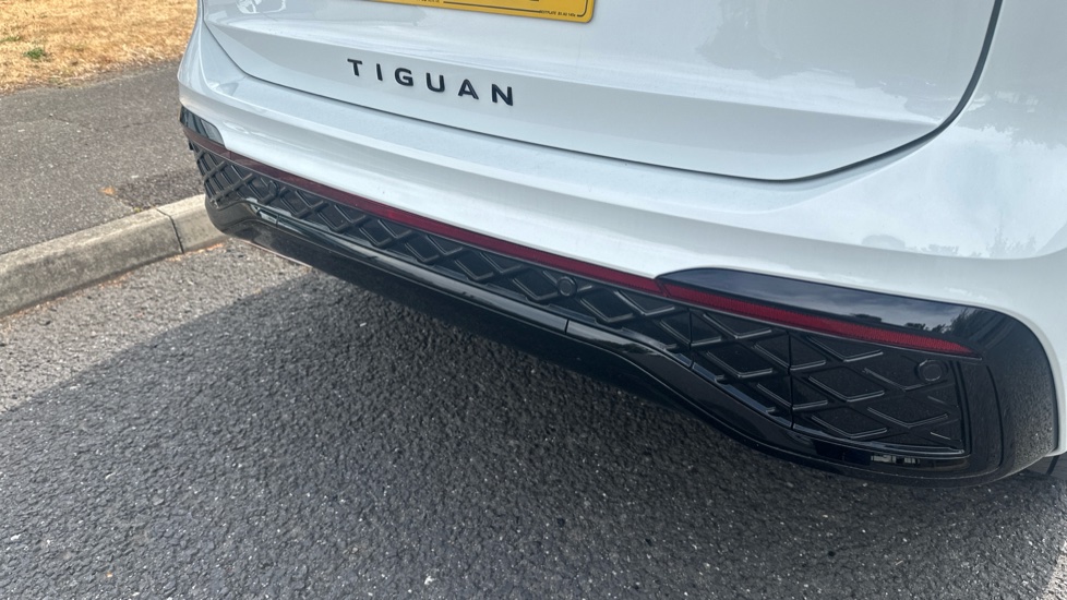Volkswagen Tiguan 1.5 TSI 272 eHybrid R-Line 5dr DSG Estate - Image 34