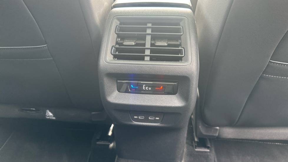 Volkswagen Tiguan 1.5 TSI 272 eHybrid R-Line 5dr DSG Estate - Image 44