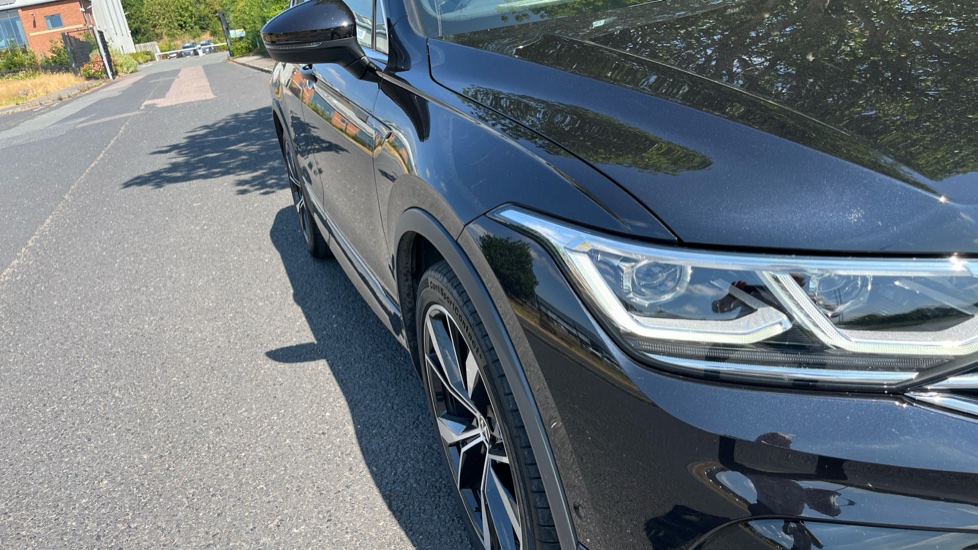 Volkswagen Tiguan 2.0 TDI R-Line 5dr DSG Diesel Estate - Image 37