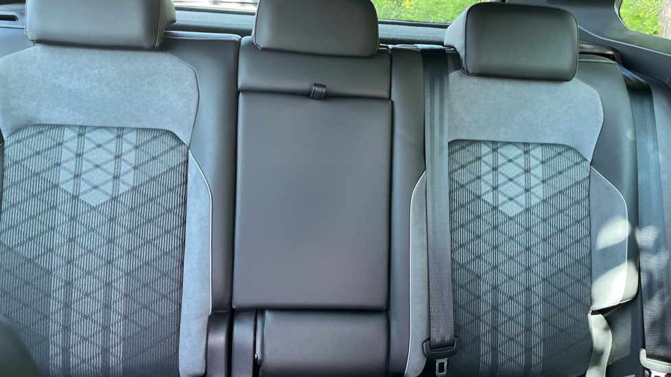 Volkswagen Tiguan 2.0 TDI R-Line 5dr DSG Diesel Estate - Image 44