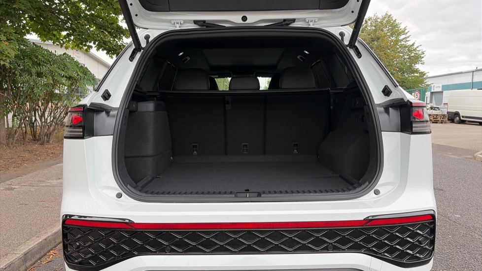 Volkswagen Tayron 1.5 TSI eHybrid R-Line 5dr DSG6 Estate - Image 4