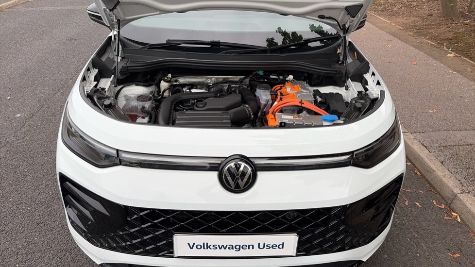 Volkswagen Tayron 1.5 TSI eHybrid R-Line 5dr DSG6 Estate - Image 8