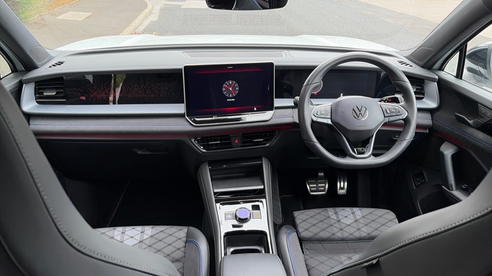 Volkswagen Tayron 1.5 TSI eHybrid R-Line 5dr DSG6 Estate - Image 10