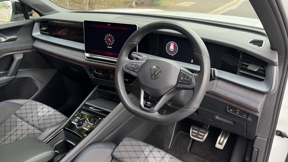Volkswagen Tayron 1.5 TSI eHybrid R-Line 5dr DSG6 Estate - Image 11