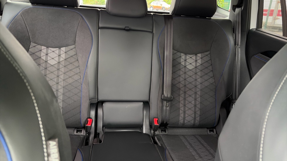 Volkswagen Tayron 1.5 TSI eHybrid R-Line 5dr DSG6 Estate - Image 15