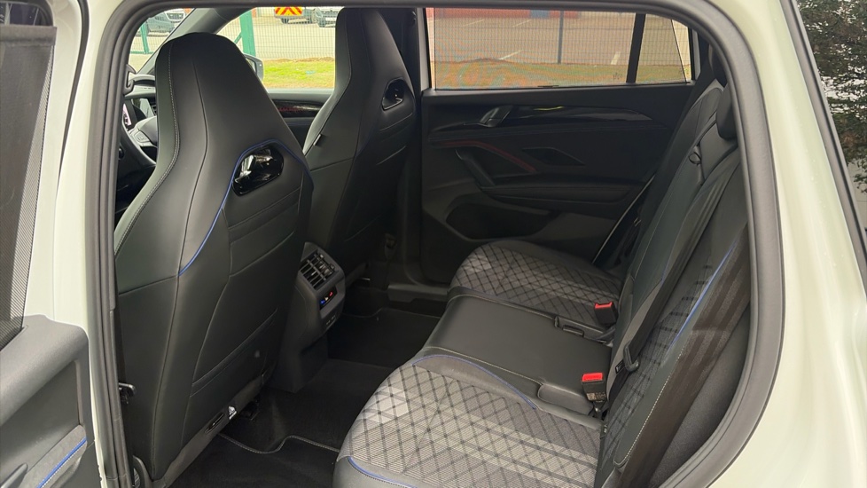 Volkswagen Tayron 1.5 TSI eHybrid R-Line 5dr DSG6 Estate - Image 16