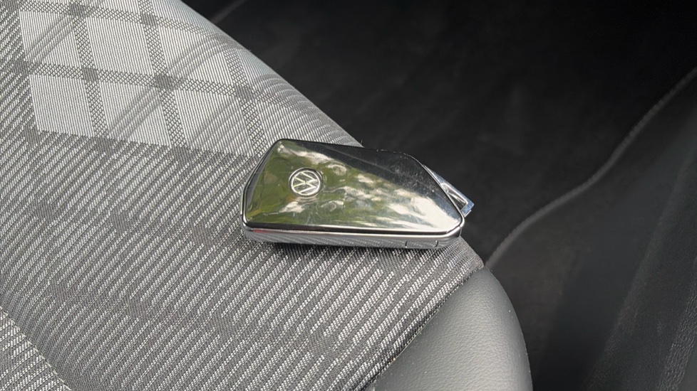 Volkswagen Tayron 1.5 TSI eHybrid R-Line 5dr DSG6 Estate - Image 20