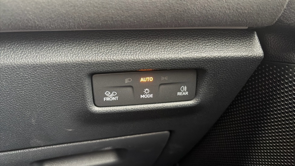 Volkswagen Tayron 1.5 TSI eHybrid R-Line 5dr DSG6 Estate - Image 25