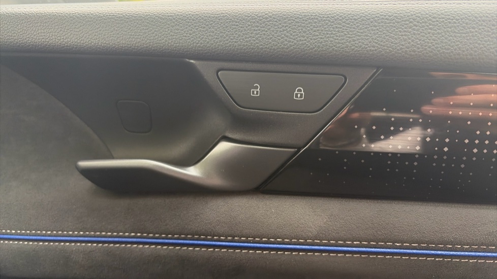 Volkswagen Tayron 1.5 TSI eHybrid R-Line 5dr DSG6 Estate - Image 27