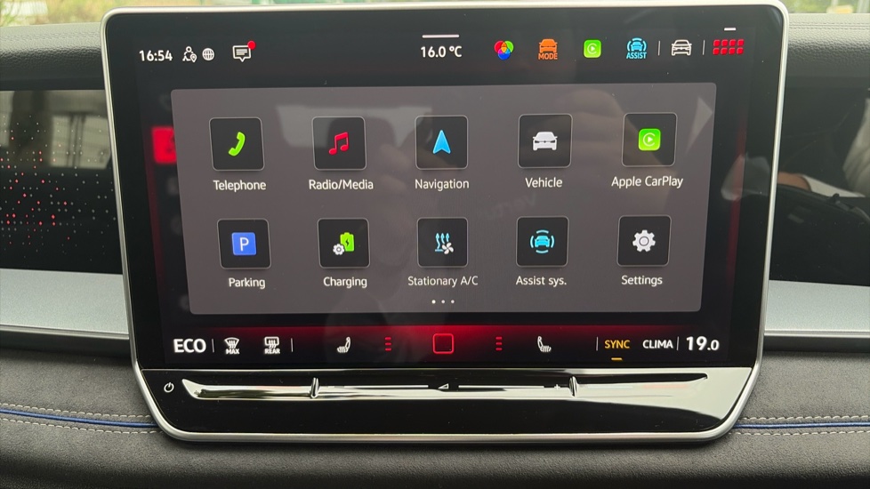 Volkswagen Tayron 1.5 TSI eHybrid R-Line 5dr DSG6 Estate - Image 32