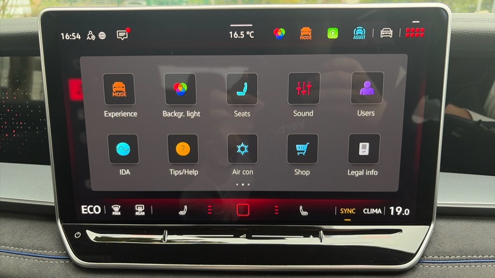 Volkswagen Tayron 1.5 TSI eHybrid R-Line 5dr DSG6 Estate - Image 33