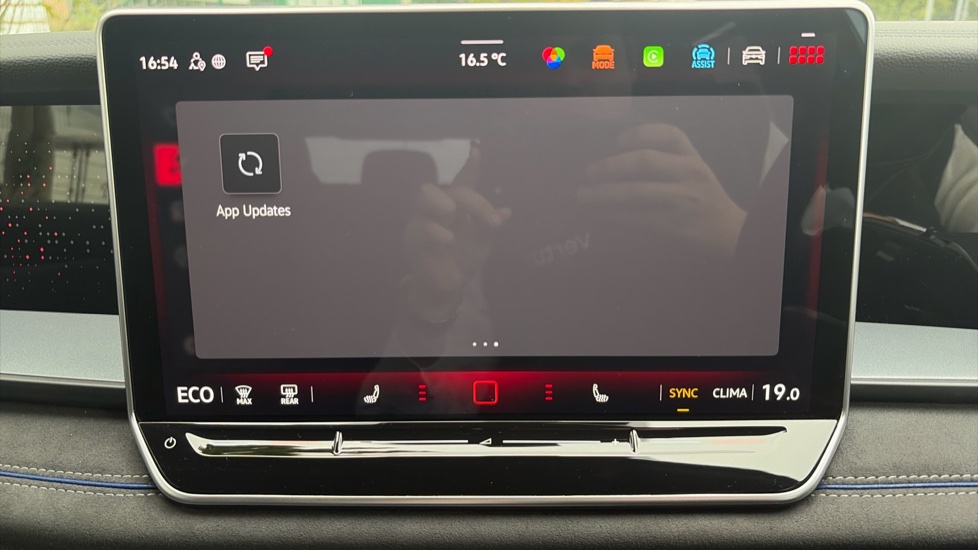 Volkswagen Tayron 1.5 TSI eHybrid R-Line 5dr DSG6 Estate - Image 34