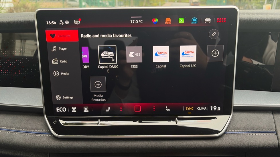 Volkswagen Tayron 1.5 TSI eHybrid R-Line 5dr DSG6 Estate - Image 37