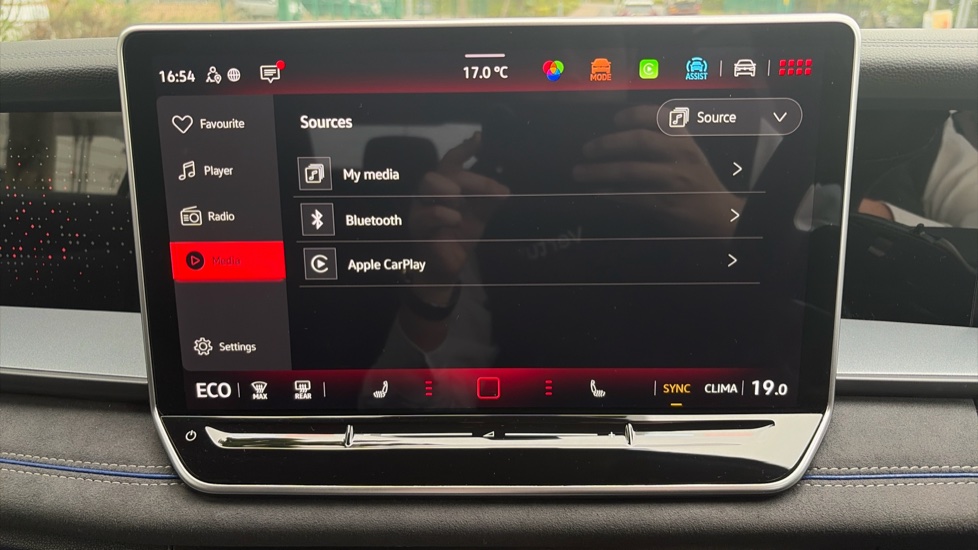 Volkswagen Tayron 1.5 TSI eHybrid R-Line 5dr DSG6 Estate - Image 39