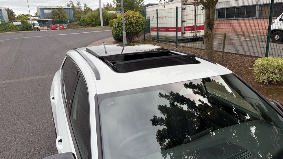 Volkswagen Tayron 1.5 TSI eHybrid R-Line 5dr DSG6 Estate - Image 75