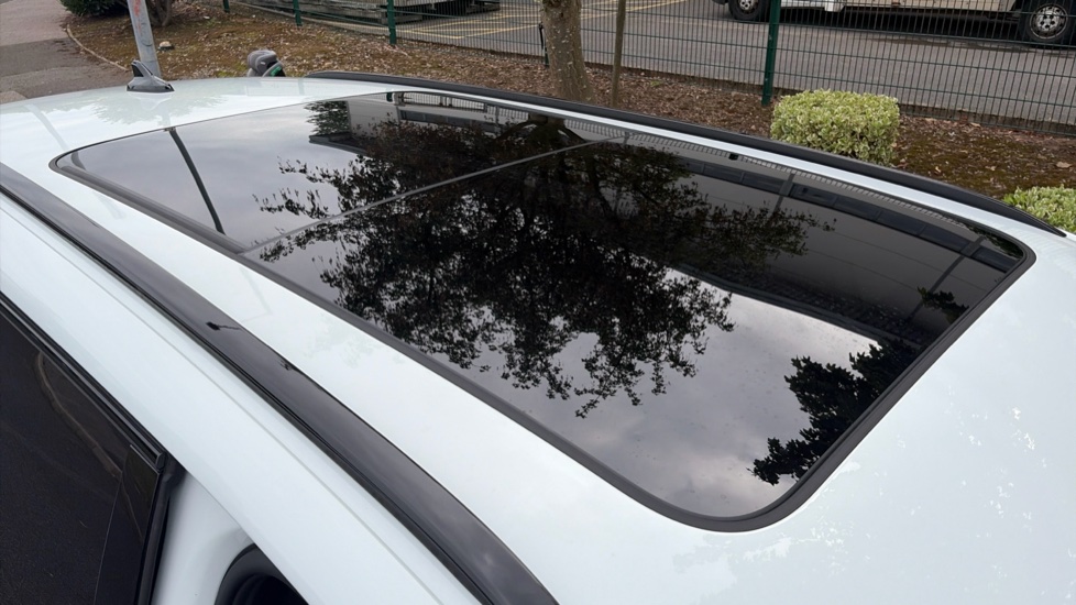 Volkswagen Tayron 1.5 TSI eHybrid R-Line 5dr DSG6 Estate - Image 76