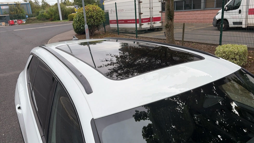 Volkswagen Tayron 1.5 TSI eHybrid R-Line 5dr DSG6 Estate - Image 77