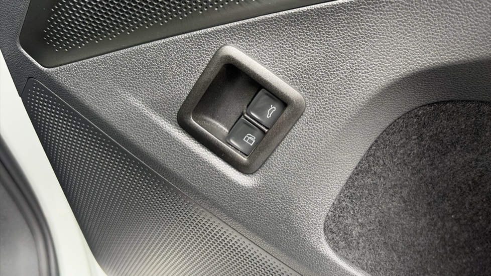 Volkswagen Tayron 1.5 TSI eHybrid R-Line 5dr DSG6 Estate - Image 81
