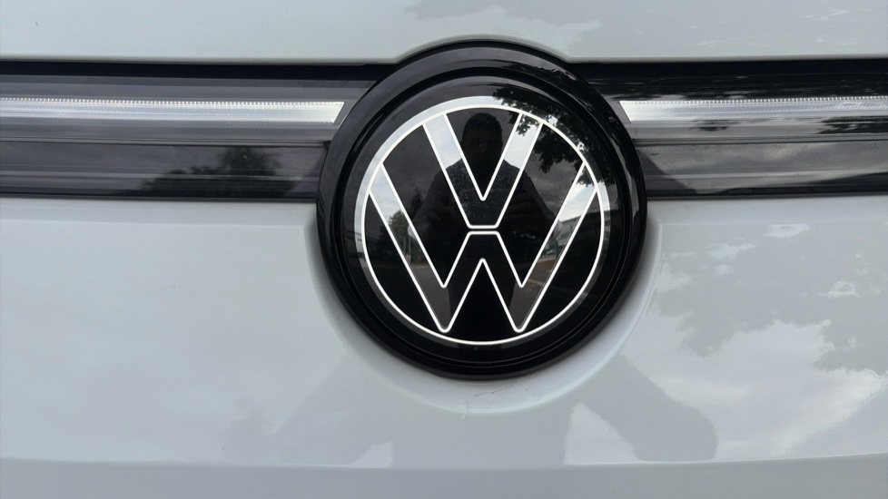 Volkswagen Tayron 1.5 TSI eHybrid R-Line 5dr DSG6 Estate - Image 85