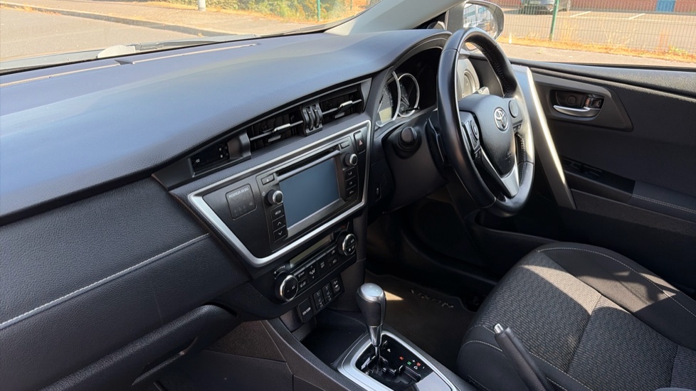 Toyota Auris 1.6 V-Matic Icon+ 5dr Multidrive S Petrol Hatchback - Image 9