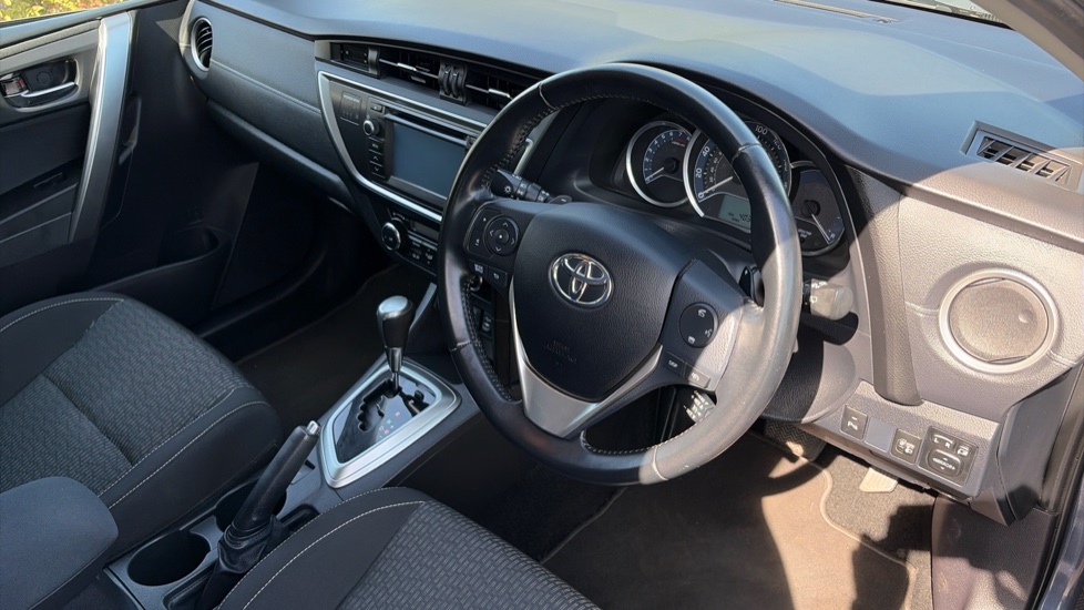 Toyota Auris 1.6 V-Matic Icon+ 5dr Multidrive S Petrol Hatchback - Image 11