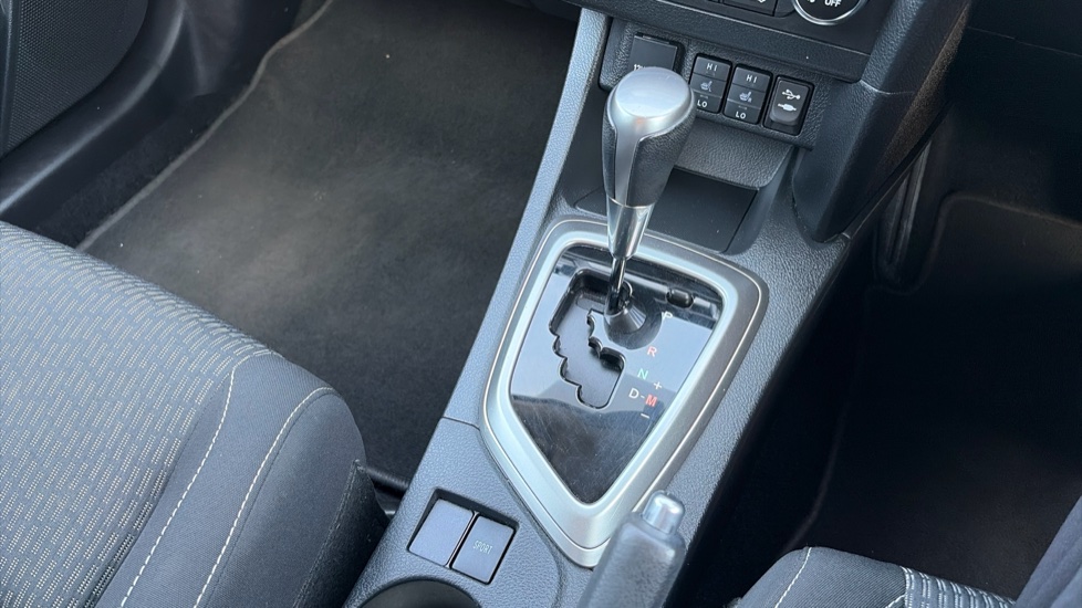 Toyota Auris 1.6 V-Matic Icon+ 5dr Multidrive S Petrol Hatchback - Image 13