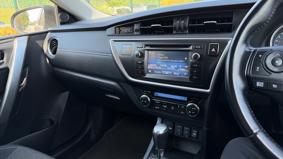 Toyota Auris 1.6 V-Matic Icon+ 5dr Multidrive S Petrol Hatchback - Image 14