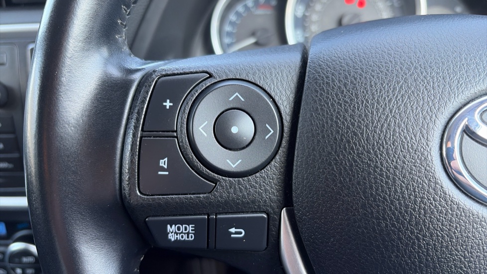 Toyota Auris 1.6 V-Matic Icon+ 5dr Multidrive S Petrol Hatchback - Image 21