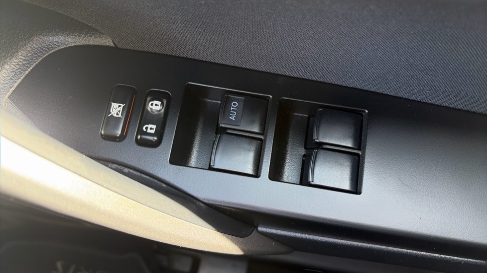 Toyota Auris 1.6 V-Matic Icon+ 5dr Multidrive S Petrol Hatchback - Image 26