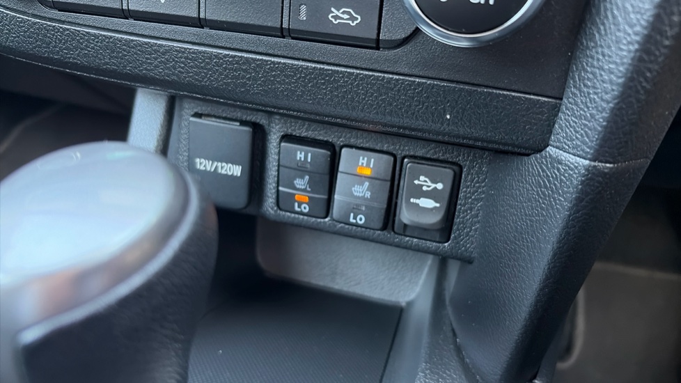 Toyota Auris 1.6 V-Matic Icon+ 5dr Multidrive S Petrol Hatchback - Image 29