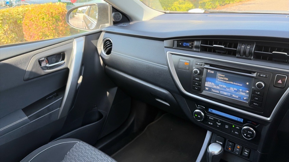 Toyota Auris 1.6 V-Matic Icon+ 5dr Multidrive S Petrol Hatchback - Image 31