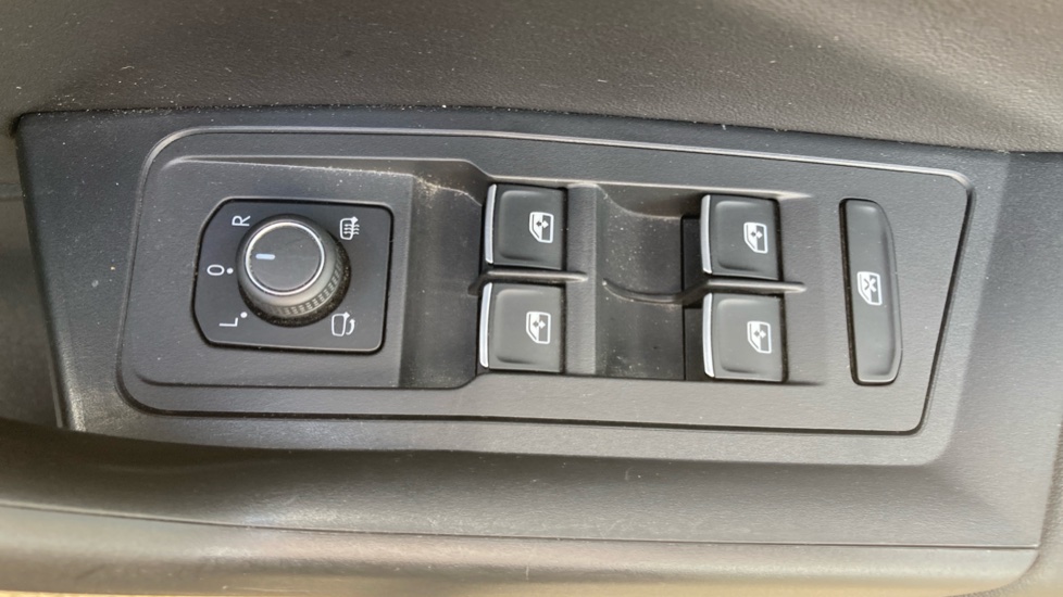 Volkswagen T-Roc 1.5 TSI Style 5dr Petrol Hatchback - Image 32