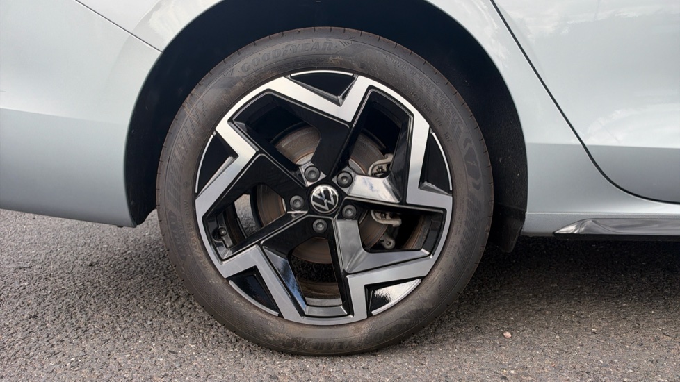 Volkswagen Passat 1.5 TSI eHybrid R-Line 5dr DSG Estate - Image 7