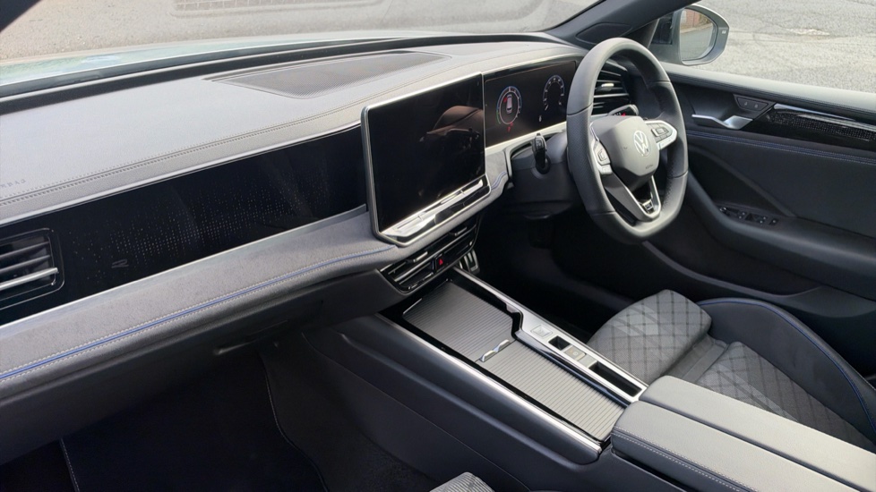 Volkswagen Passat 1.5 TSI eHybrid R-Line 5dr DSG Estate - Image 9
