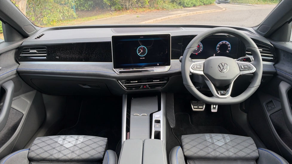 Volkswagen Passat 1.5 TSI eHybrid R-Line 5dr DSG Estate - Image 10
