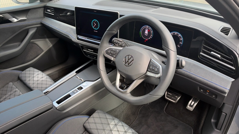 Volkswagen Passat 1.5 TSI eHybrid R-Line 5dr DSG Estate - Image 11
