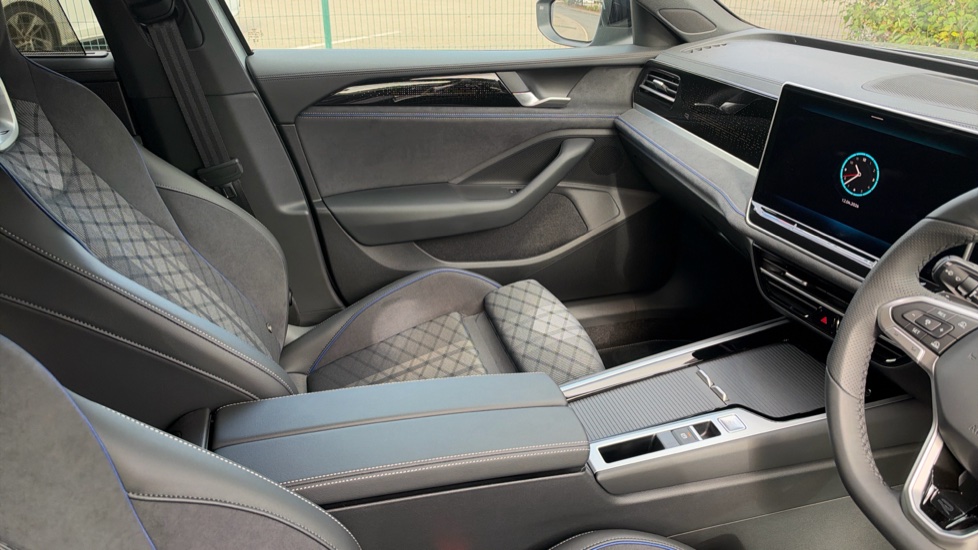 Volkswagen Passat 1.5 TSI eHybrid R-Line 5dr DSG Estate - Image 14