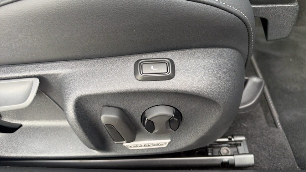 Volkswagen Passat 1.5 TSI eHybrid R-Line 5dr DSG Estate - Image 22
