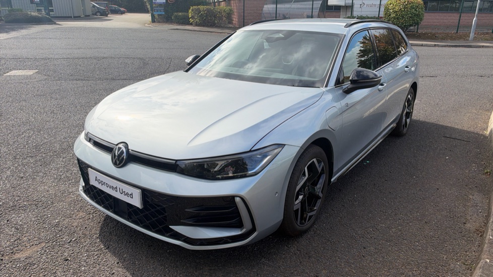 Volkswagen Passat 1.5 TSI eHybrid R-Line 5dr DSG Estate - Image 23