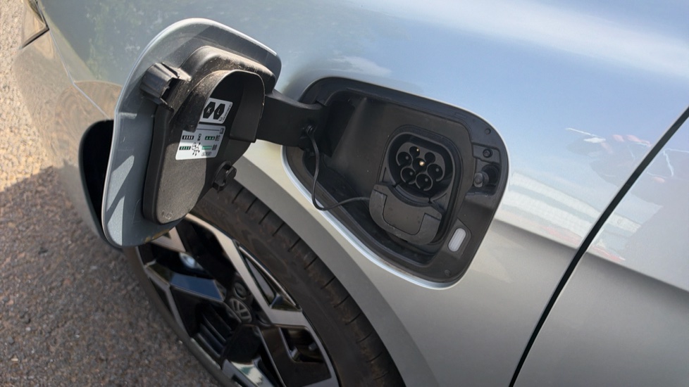 Volkswagen Passat 1.5 TSI eHybrid R-Line 5dr DSG Estate - Image 24