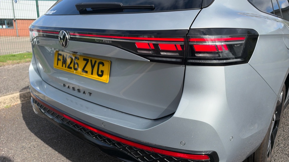 Volkswagen Passat 1.5 TSI eHybrid R-Line 5dr DSG Estate - Image 27