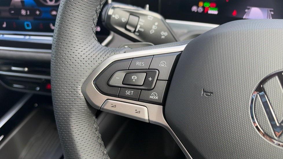 Volkswagen Passat 1.5 TSI eHybrid R-Line 5dr DSG Estate - Image 36